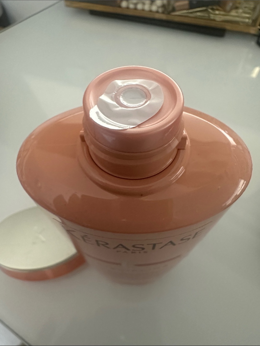 Kerastase Discipline Shampoo - Peach Bottle with Rose Gold Cap - Picture 2 of 5